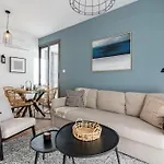 Moon Light 1-bedroom In Apartment *