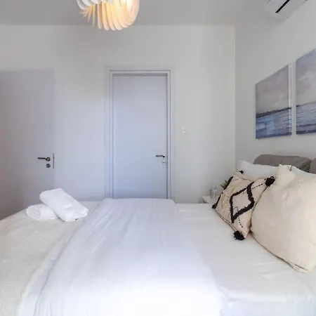 Moon Light 1-bedroom In *