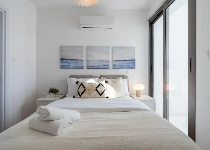 Moon Light 1-bedroom In Apartment Larnaka